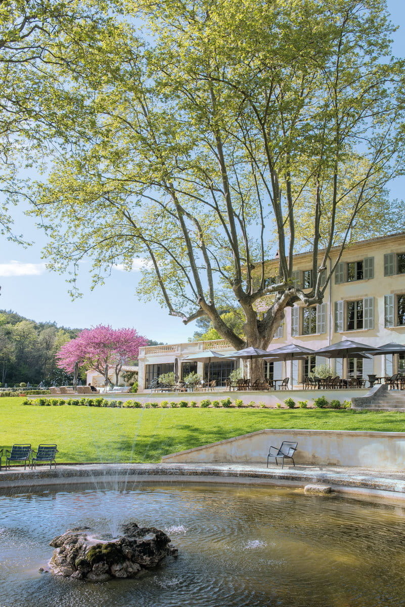 Conversion of the Domaine de Fontenille into a five-star Hotel 